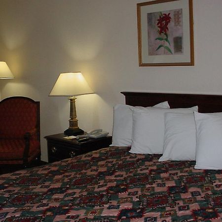 Rodeway Inn มอนต์โกเมอรี ห้อง รูปภาพ